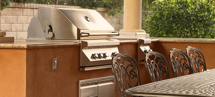 Outdoor Kitchen and dining area
