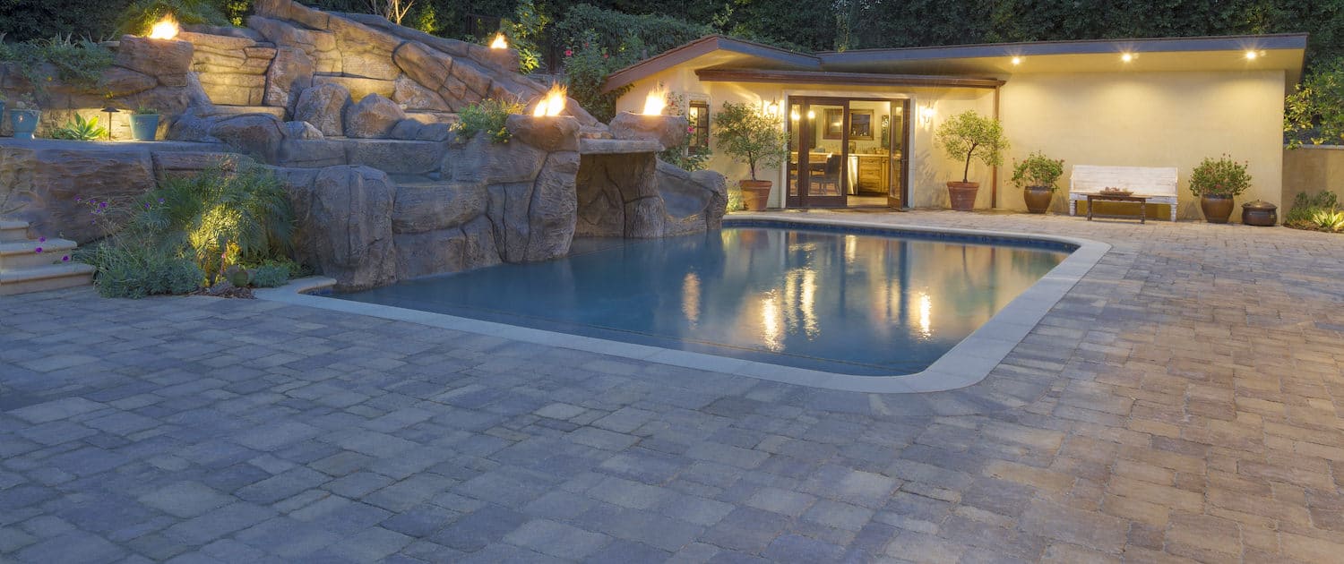 Pool Deck design made with paving stone