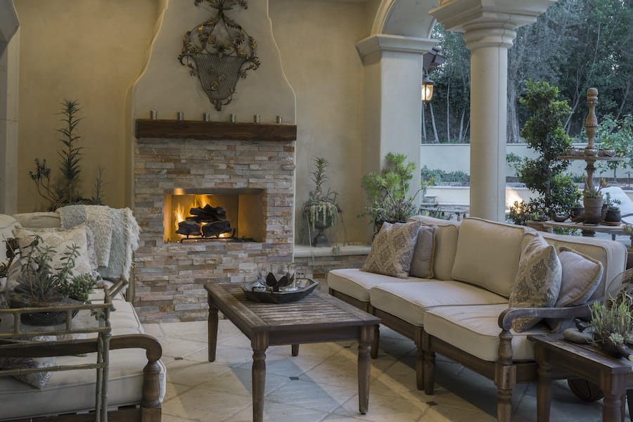 med fireplace living room design